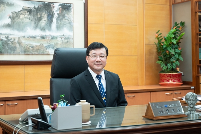 這是一張圖片 校長照片