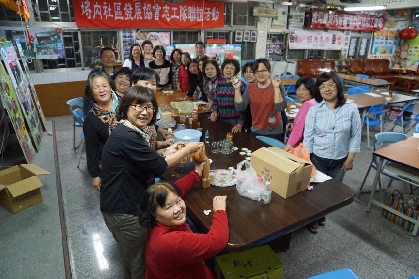 圖.農產加工課學員快樂合影 圖.農產加工課學員快樂合影