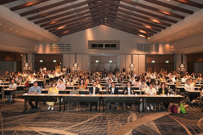 NFU's first overseas Wan-Long Lecture gathered over 200 Taiwanese and Thai young entrepreneurs, investors, and expatriate Taiwanese businesspeople to participate in the event.