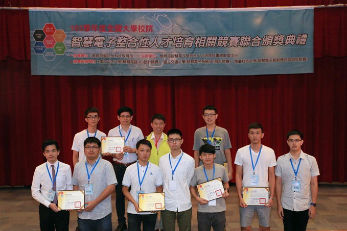 榮獲佳作同學團照:盧柏安、蔡松曄同學