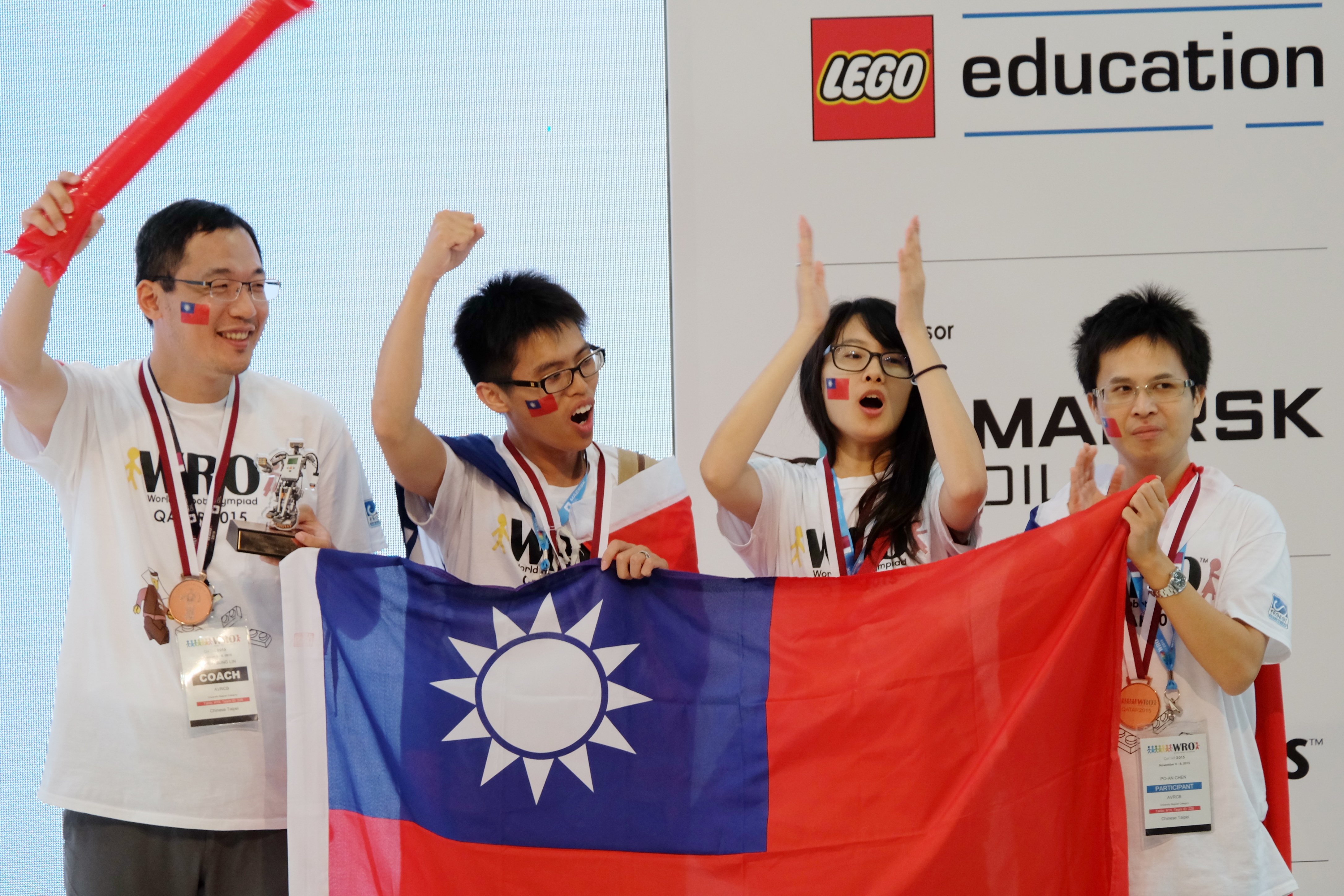 本校設計系林明宗教授帶領王若庭、陳柏安及動機系沈建均三位學生參與2015WRO榮獲第三名!