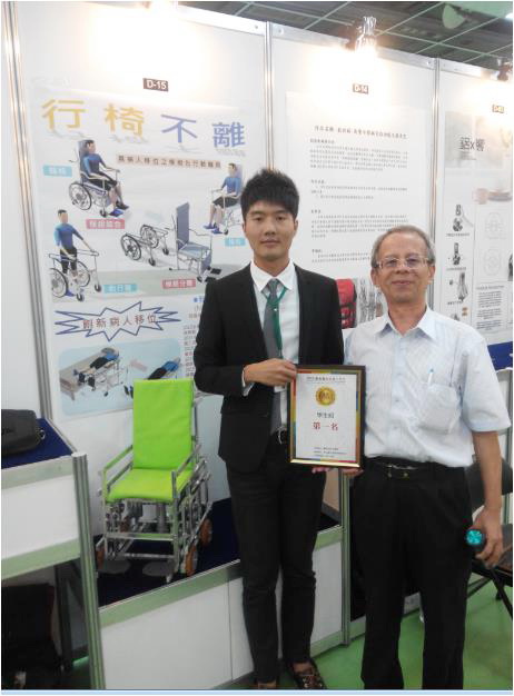 本校機械設計工程系 黃社振老師與蘇文宏同學合照